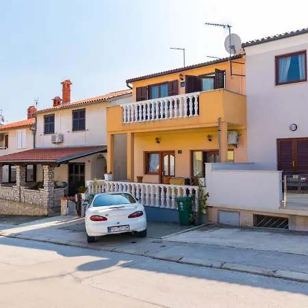 Apartament Nicole By Interhome Pula