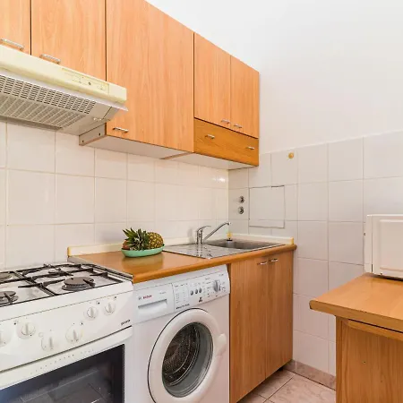 Nicole By Interhome * Pula