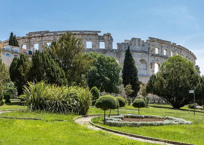 Apartment Nicole By Interhome Pula